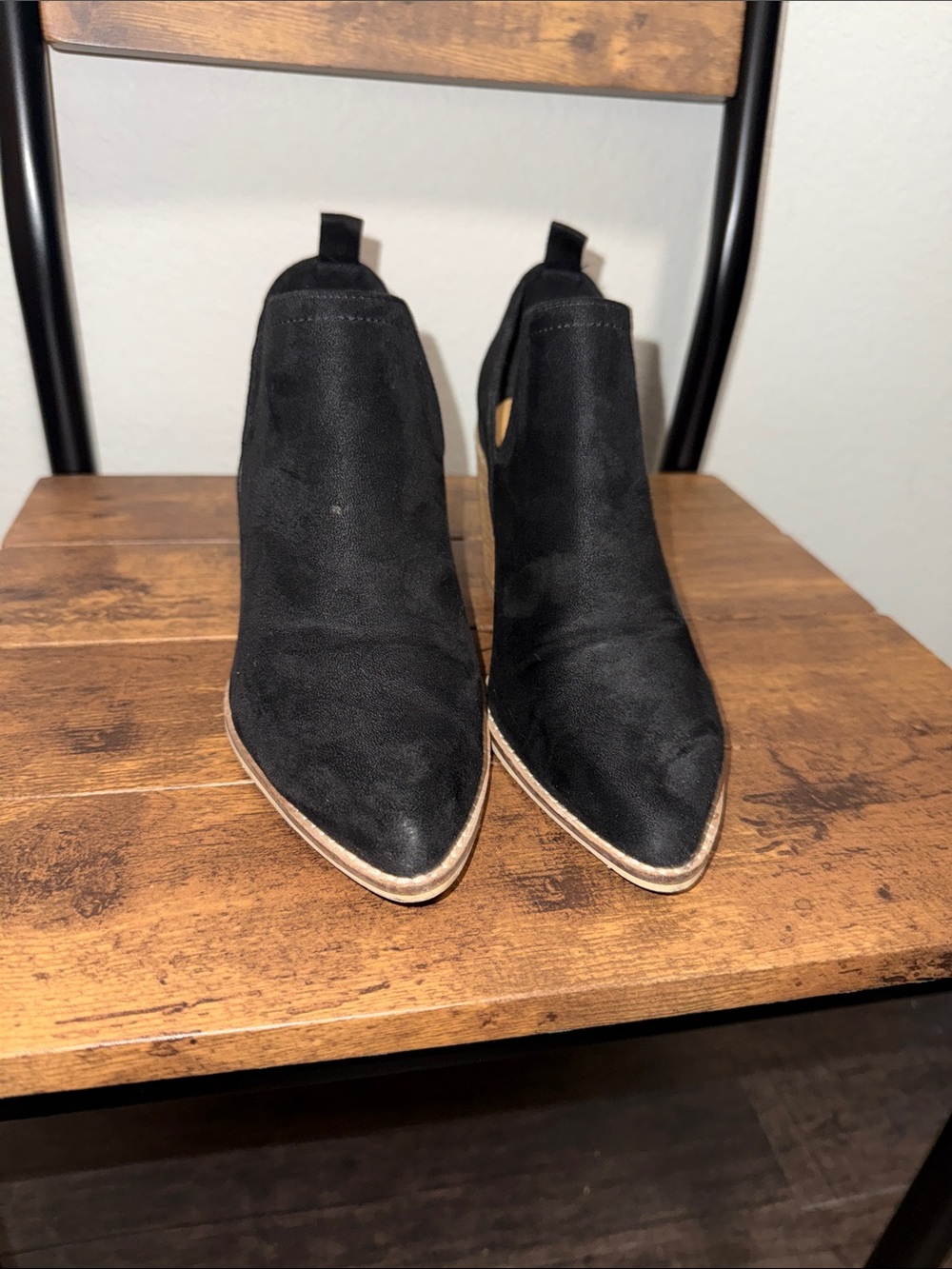 BEAST FASHION Black Pointed Toe Suede Ankle Booties